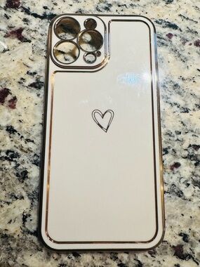 📱iPhone 12 Pro Max Heart Accent Phone Case with Gold Trim